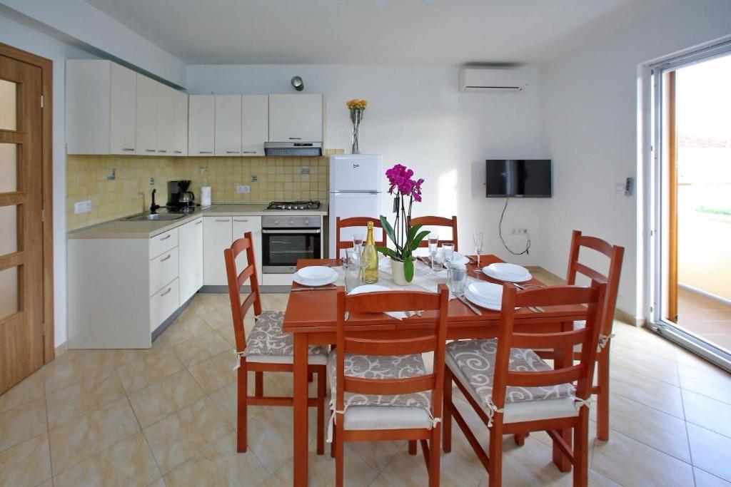 Apartments With A Parking Space Sukosan, Zadar - 16641 ภายนอก รูปภาพ